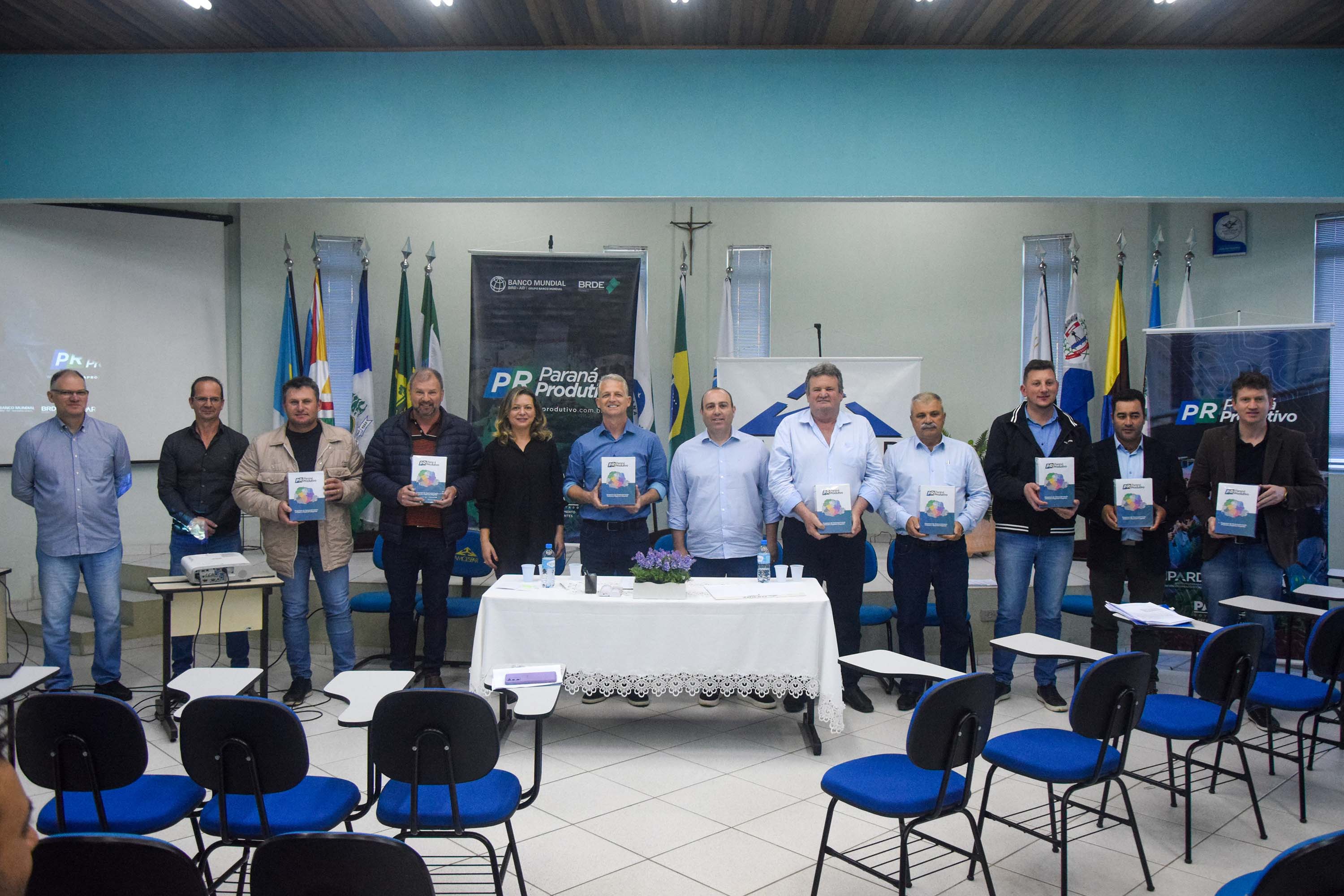Estado entrega planos de desenvolvimento para cidades da região de Irati e União da Vitória