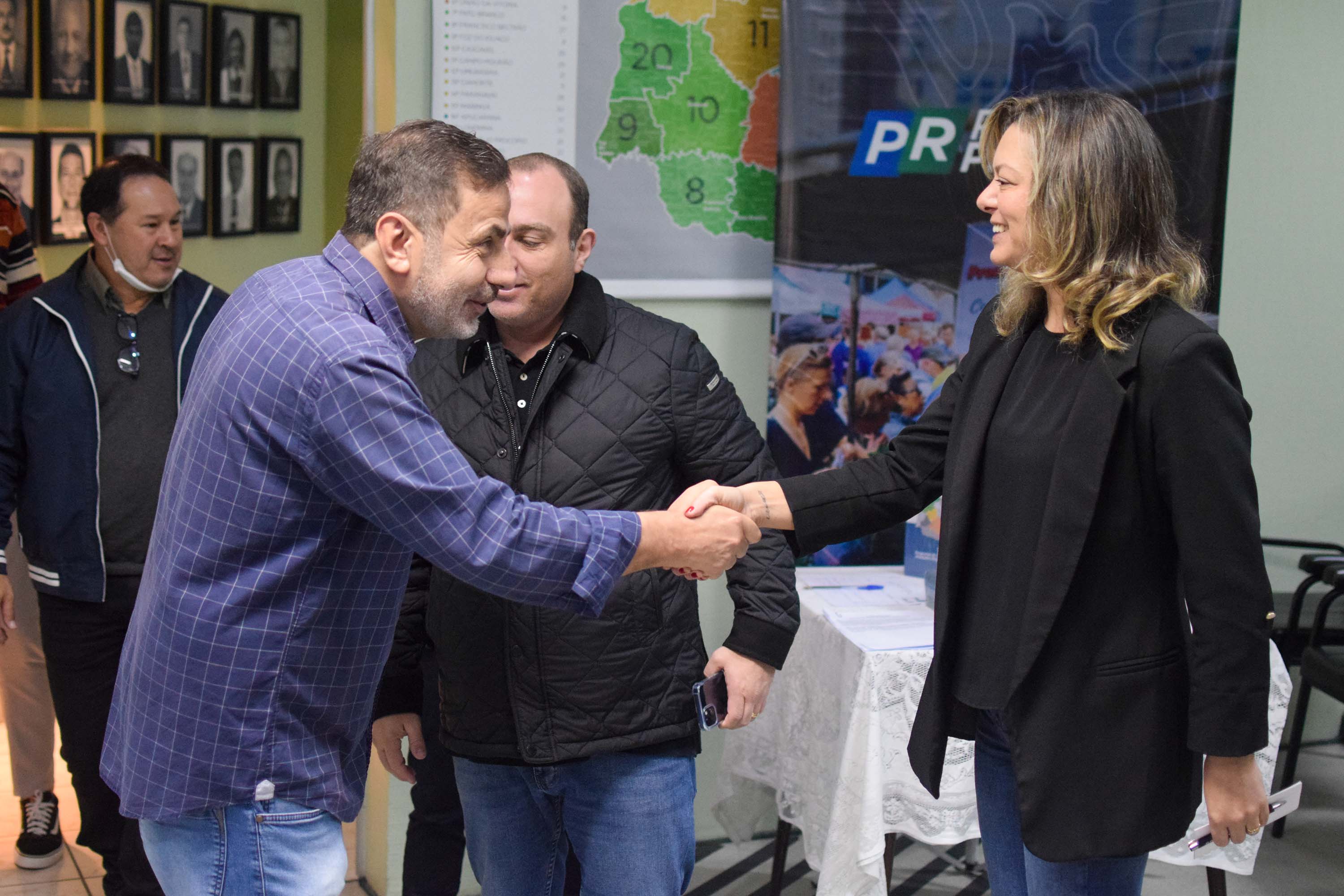 Estado entrega planos de desenvolvimento para cidades da região de Irati e União da Vitória