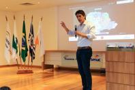O Governo do Estado, por meio da Secretaria do Planejamento e Projetos Estruturantes, realizou nesta semana as primeiras oficinas do Programa Paraná Produtivo. O programa pretende identificar potenciais e carências das regiões e planejar um desenvolvimento produtivo integrado entre os municípios. O secretário do Planejamento, Valdemar Bernardo Jorge, fez a abertura dos dois eventos. - 30/04/2021 