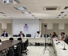 Servidores apresentando uma palestra