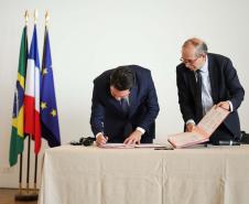 Pompidou assinatura França