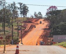 Pavimentação da estrada que liga Marilena ao Porto Maringá avança com terraplanagem