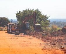 Pavimentação da estrada que liga Marilena ao Porto Maringá avança com terraplanagem
