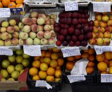 Sob a influência de frutas e leite, preços de alimentos voltam a cair em janeiro no Paraná