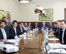 O chefe da Casa Civil, Guto Silva, e o líder do governo Hussein Bakri, se reuniram nesta  segunda-feira (11), com os deputados estaduais para apresentação e debate do projeto do Governo do Estado de reforma administrativa, que será encaminhado pelo Executivo à Assembleia Legislativa. A reunião acontecerá na Liderança do Governo na Alep. Curitiba,11/02/2019 Foto:Jaelson Lucas / ANPr