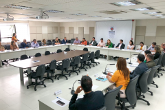 Reunião sobre politicas para mulheres.