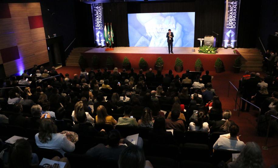 Especialistas de dez países debatem modelos inovadores de políticas públicas de apoio à família