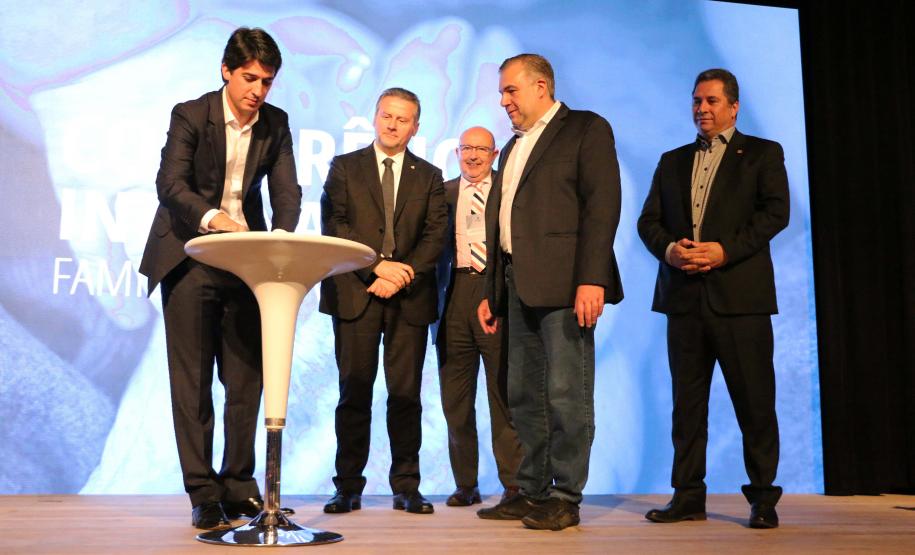 Especialistas de dez países debatem modelos inovadores de políticas públicas de apoio à família