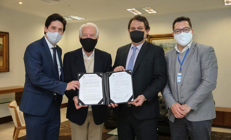 Paraná e Mato Grosso do Sul firmam acordo para ampliar malha ferroviária