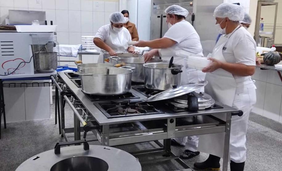 Entrega de pavimentação de estrada rural e de máquinas, caminhão e equipamentos para cooperativas de agricultura familiar, inauguração de cozinha comunitária. Estas foram algumas das ações dos secretários estaduais da Agricultura e do Abastecimento, Norberto Ortigara, e do Planejamento e Projetos Estruturantes, Valdemar Bernardo Jorge, na semana passada na região do Norte Pioneiro.