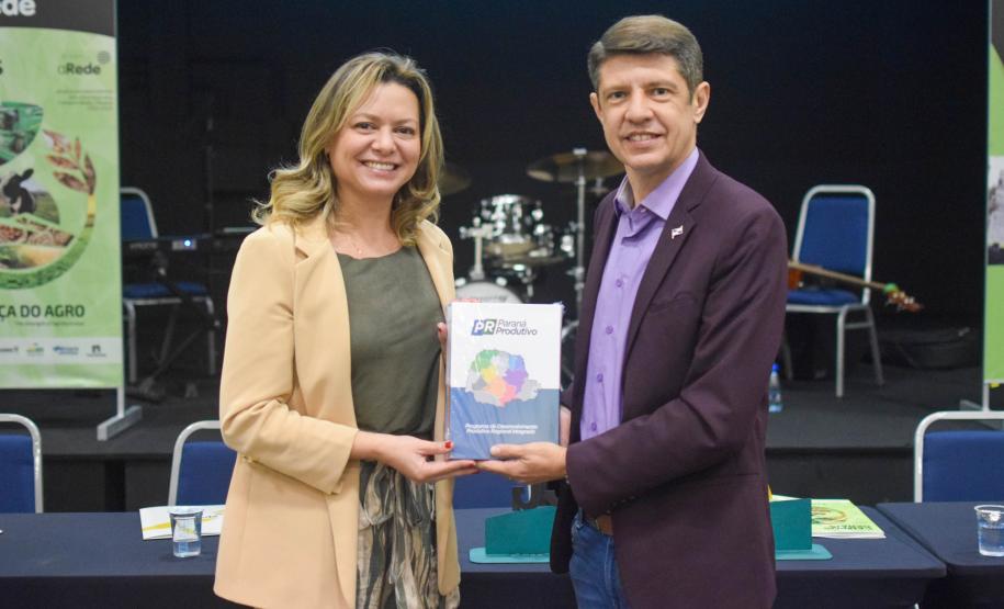 Municípios dos Campos Gerais recebem planos de desenvolvimento integrado