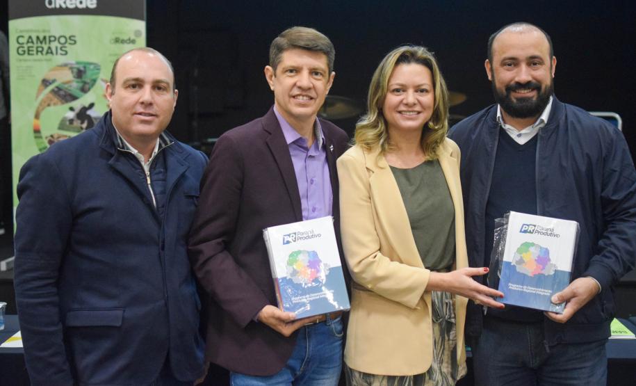 Municípios dos Campos Gerais recebem planos de desenvolvimento integrado