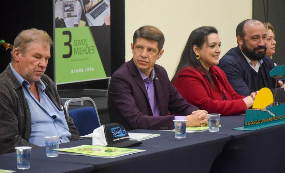 Municípios dos Campos Gerais recebem planos de desenvolvimento integrado