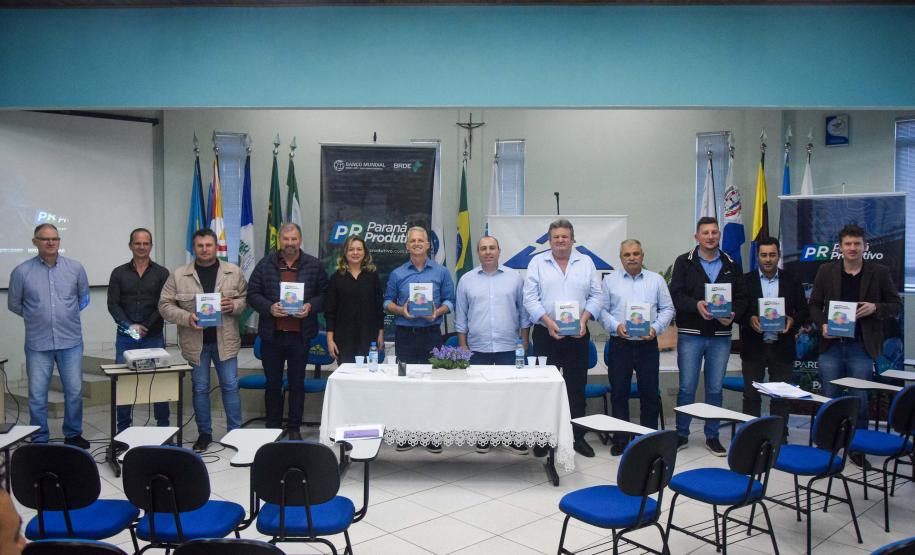 Estado entrega planos de desenvolvimento para cidades da região de Irati e União da Vitória