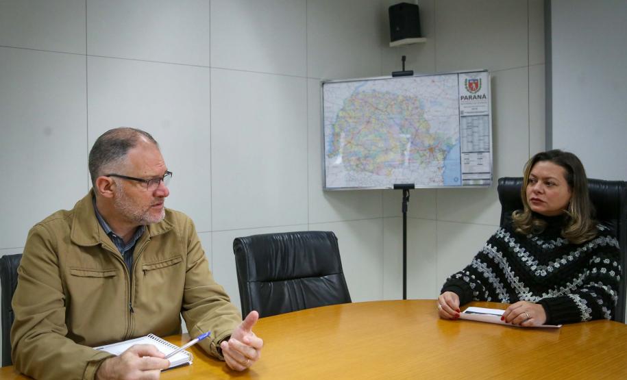 O Coordenador de integração econômica, Marcelo Antonio Percicotti da Silva e a Secretária do planejamento e projetos estruturantes Louise da Costa e Silva Garnica.