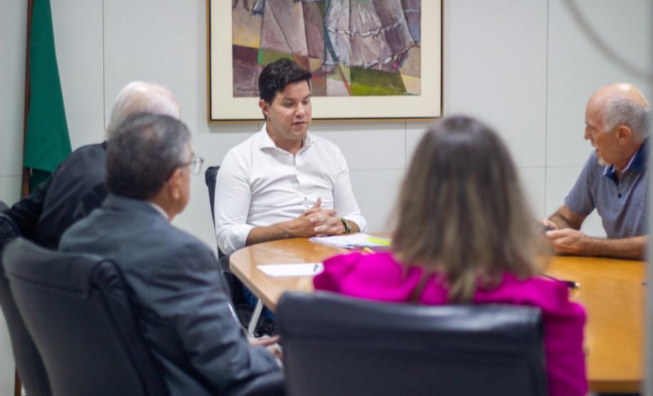Reunião sobre ideias para o desenvolvimento do Estado. Foto: SEPL.