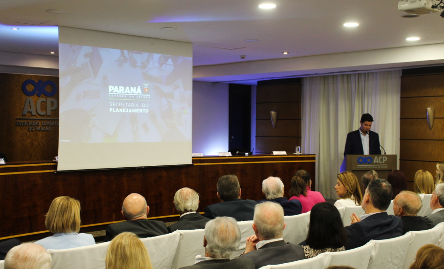 Reunião sobre o desenvolvimento do Paraná.