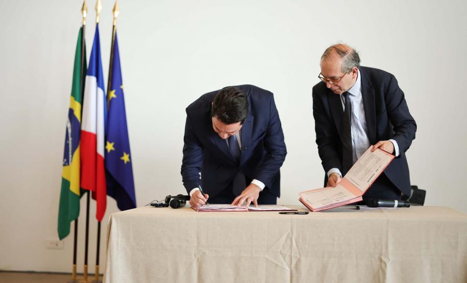 Pompidou assinatura França