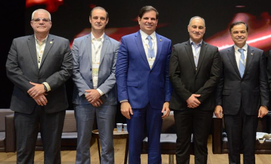 (da esq para dir): Jayme Macedo/Executivo da ONS; Cleicio Martins/Presidente CGT Eletrobras, André Pepitone/Diretor Financeiro Itaipu, Sandro Vieira/Superintendente Supen e Sandoval Feitosa/Presidente Aneel