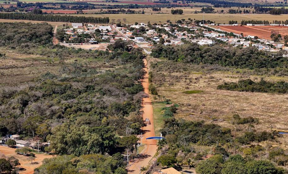 Pavimentação da estrada que liga Marilena ao Porto Maringá avança com terraplanagem
