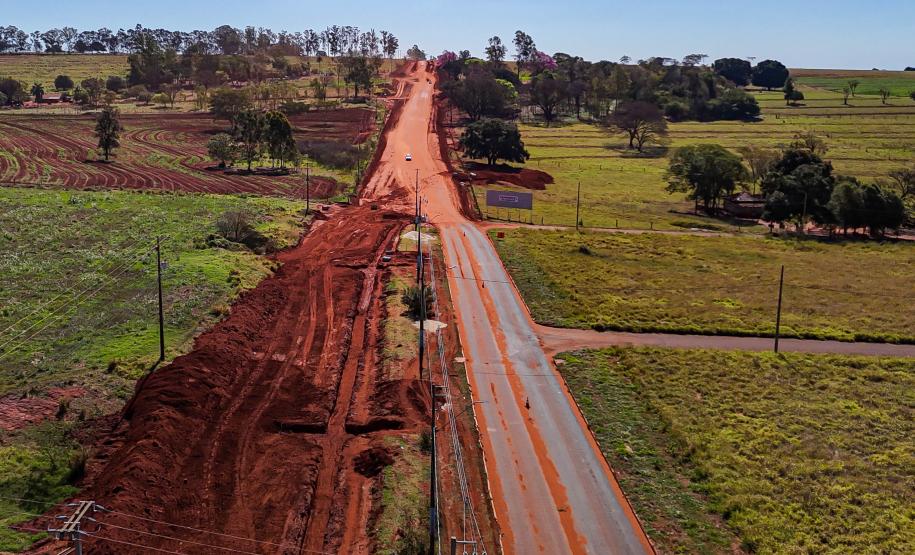 Pavimentação da estrada que liga Marilena ao Porto Maringá avança com terraplanagem