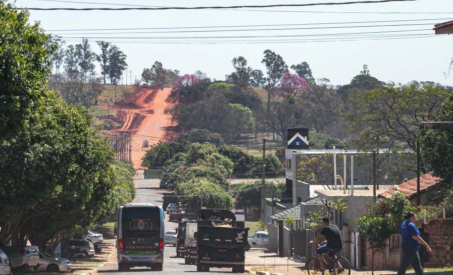 Pavimentação da estrada que liga Marilena ao Porto Maringá avança com terraplanagem