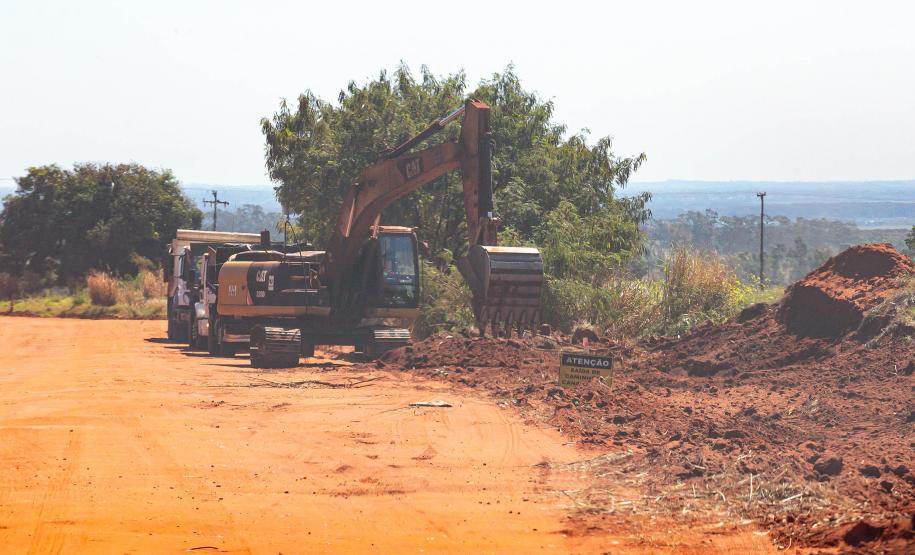 Pavimentação da estrada que liga Marilena ao Porto Maringá avança com terraplanagem