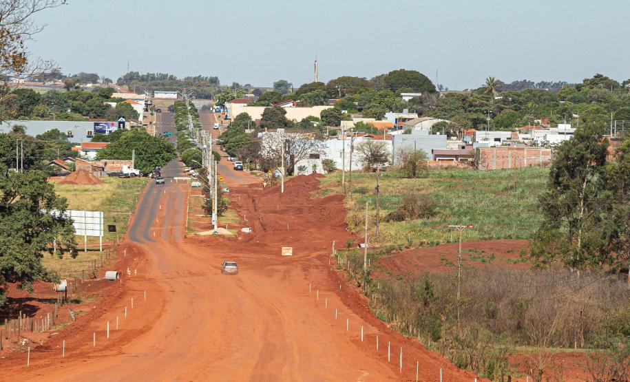 Pavimentação da estrada que liga Marilena ao Porto Maringá avança com terraplanagem