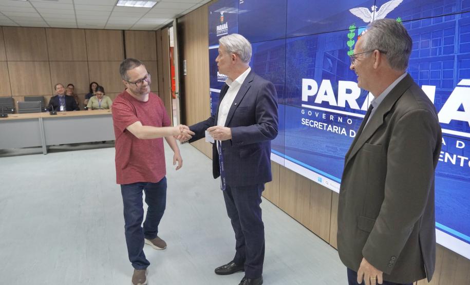 Planejamento e o Instituto Paranaense de Desenvolvimento Econômico e Social recebem novos servidores