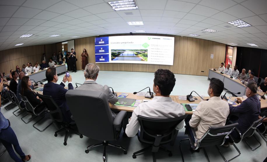 Ponte sobre o rio Ivaí entre Mirador e Guaporema