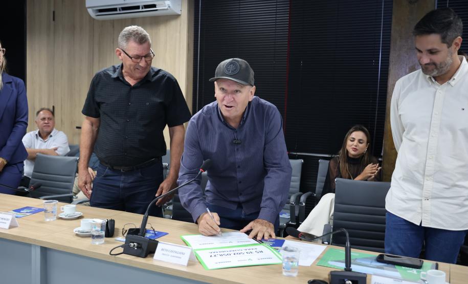 Ponte sobre o rio Ivaí entre Mirador e Guaporema