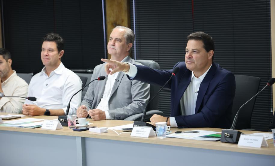 Ponte sobre o rio Ivaí entre Mirador e Guaporema