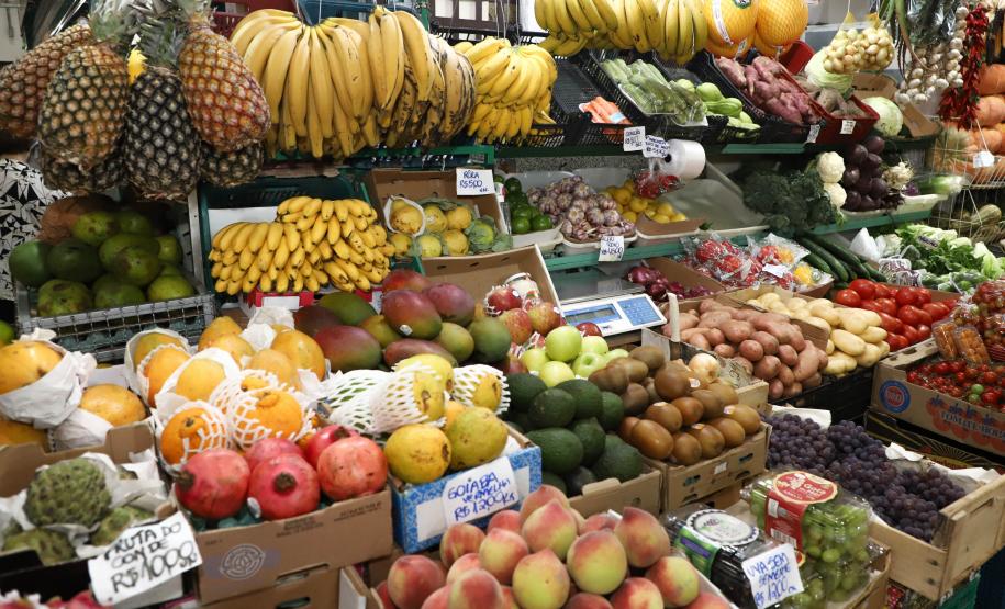 Sob a influência de frutas e leite, preços de alimentos voltam a cair em janeiro no Paraná