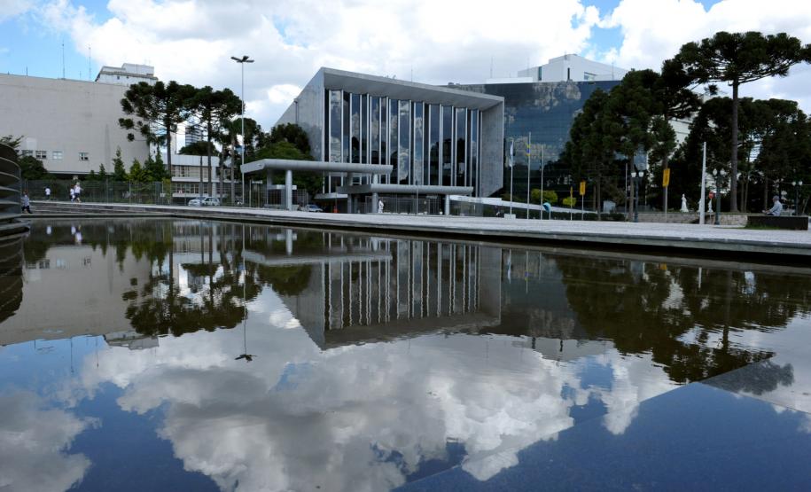 A reforma administrativa, que reduz e moderniza a máquina pública, e outras três propostas de lei encaminhadas pelo Governo do Estado foram aprovados pela Assembleia Legislativa nesta quarta-feira (24).Foto: Sandro Nascimento/Alep